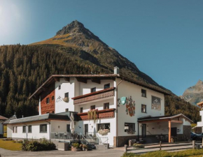 Hotel Alpina